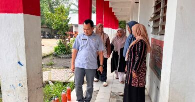 Kunjungi SDN 16 Ransel, Kadisdik Cek Panitia SPMB, Kebersihan dan Disiplin Guru