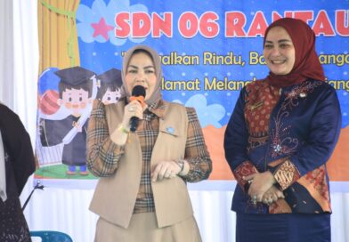 Pentas Seni dan Pelepasan Siswa SDN 6 Rantau Utara, Ketua TP-PKK Labuhanbatu Beri Motivasi Generasi Emas