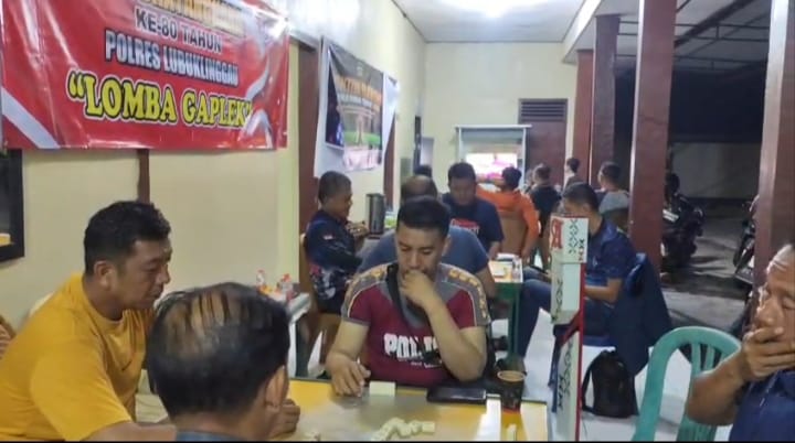 SAMBUT HARI BHAYANGKARA KE 80 POLSEK LUBUK LINGGAU TIMUR ADAKAN PERLOMBAAN GAPLEK BERSAMA MASYARAKAT