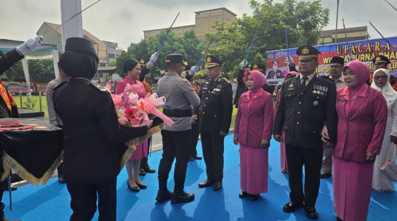 Lima Personil Polres Lubuk Linggau Purna Bakti, Kapolres Pimpin Upacara Sakral Pedang Pora  Pedang Pora Yang Sakral