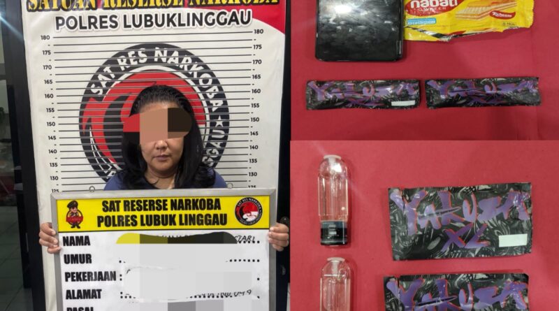SATRESNARKOBA LUBUK LINGGAU MENANGAKAP SEORANG WANITA PENGEDAR NARKOTIKA JENIS ETOMIDATE YANG DI SEMBUNYIKAN DI DALAM VAPE. 