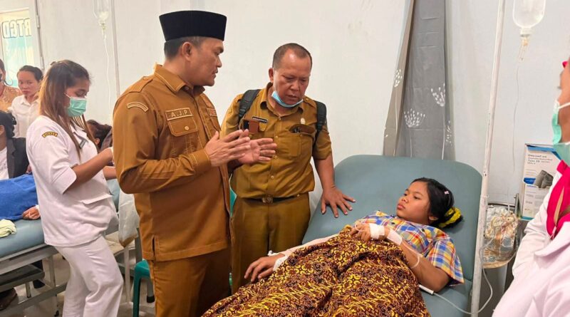 Kadisdik Labuhanbatu Jenguk Siswi Korban Kecelakaan Truk Sawit di Bilah Hilir, Sampaikan Pesan Bupati