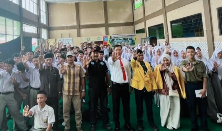 Satresnarkoba Polres Labuhanbatu Edukasi Bahaya Narkoba Kepada Siswa Baru SMK Muhammadiyah 3 Aek Kanopan