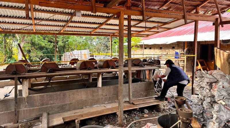 DITRESKRIMSUS POLDA GORONTALO POLICE LINE LUBANG TAMBANG DAN TROMOL PENGOLAHAN EMAS DI GORONTALO UTARA