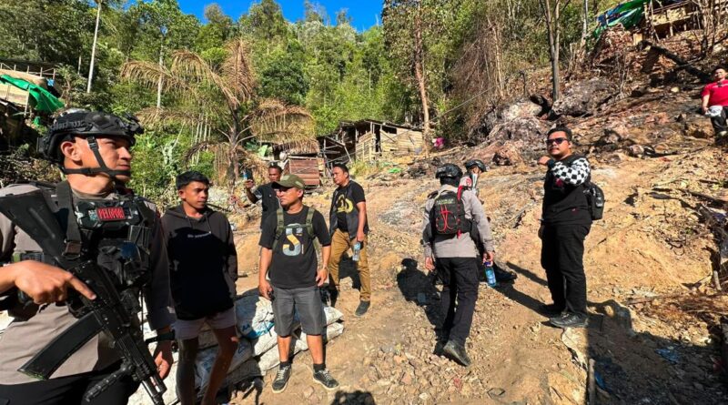 DITRESKRIMSUS POLDA GORONTALO POLICE LINE LUBANG TAMBANG EMAS DI BONE BOLANGO MENGAMANKAN SEJUMLAH BARANG BUKTI 