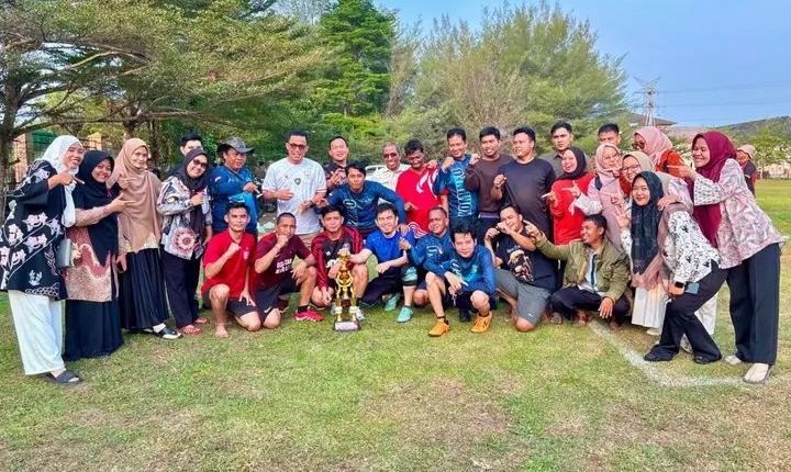 Tim Disdik SMP Berhasil Juara I Turnamen Mini Soccer Antar OPD Kabupaten Musi Rawas