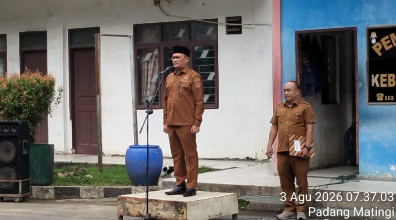 Kadisdik Abdi Jaya Pohan Pimpin Apel Gabungan Kelompok III Pemkab Labuhanbatu