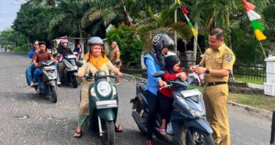 Meriahkan HUT RI ke-81, Jajaran Kecamatan Rantau Selatan Turun Langsung Bagikan Bendera