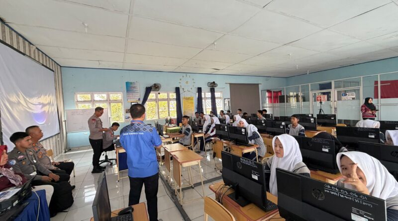 POLRES LUBUK LINGGAU MELAKUKAN EDUKASI DENGAN PELAJARAN SMK NEGERI 1,MENCEGAH PENYALAHGUNAAN DI MEDIA SOSIAL