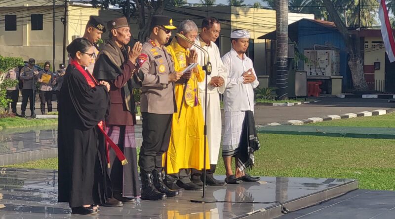 Kapolda Gorontalo Bersama Jajaran, Elemen Masyarakat Doa Bersama Lintas Agama dan Donasi Untuk Masyarakat NTT Yang Bercana Gempa