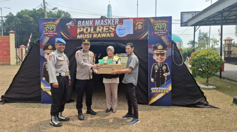 DIRIKAN BANK MASKER, POLRES MUSI RAWAS CEGAH ANCAMAN ISPA BAGI LANSIA DAN ANAK-ANAK.