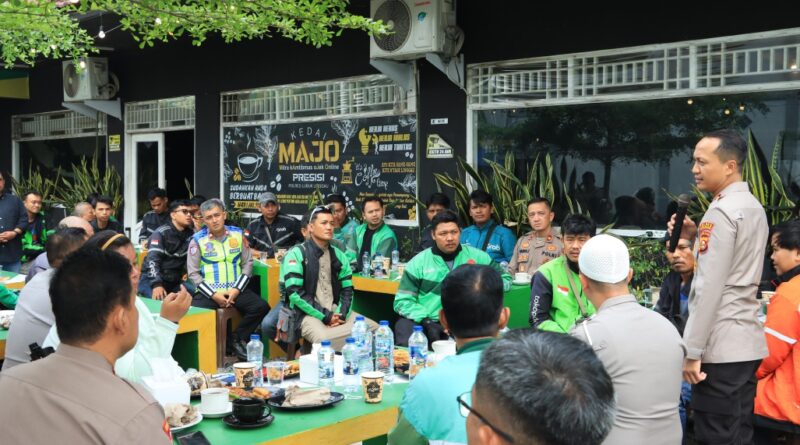 kerjasama Dari Akar Masyarakat, Kapolres Lubuk Linggau Ngopi Santai Coffee‑Break—Bersama Puluhan Perwakilan Ojek Daring se‑Kota Lubuk Linggau
