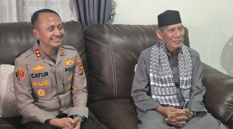 AKBP Catur Erwin Setiawan, Kapolres Lubuklinggau Bersama PJU Kunjungan Silaturahmi Kekediaman ( MUI)Majelis Ulama Indonesia