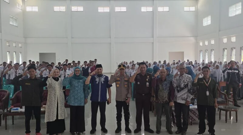 KAPOLRES LUBUK LINGGAU HADIR DI ACARA SEMINAR NEXT GENERATION DAN MENDUKUNG PELAJAR JADI PEMIMPIN YANG BERINTEGRITAS