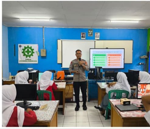 Membina Dan Melindungi Generasi Muda, Sat Binmas Polres Lubuk Linggau Giat Penyuluhan di SMK Yadika Kota Lubuklinggau