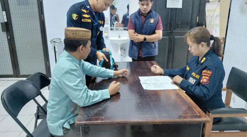 PENYIDIK SIBER POLDA GORONTALO LIMPAHKAN TERSANGKA DAN BARANG BUKTI KASUS DUGAAN KONTEN KREATOR YANG HINA REKTOR SALAH SATU UNIVERSITAS DI GORONTALO