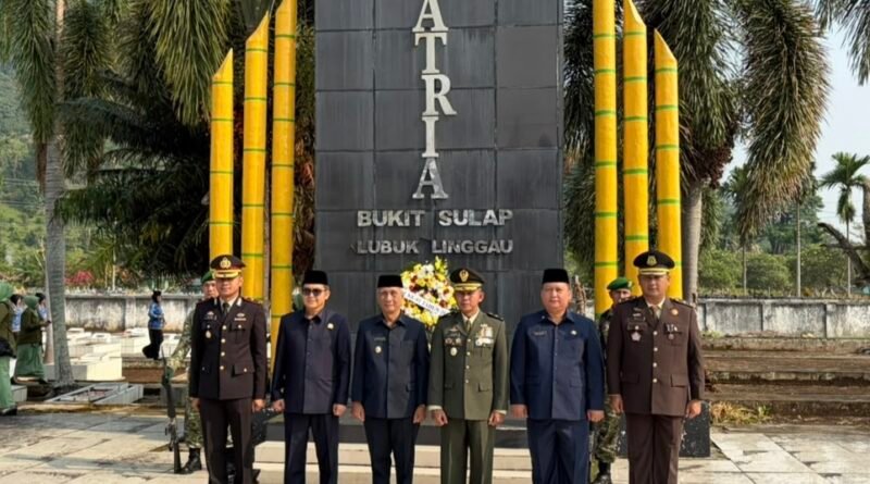 Hadiri Upacara Ziarah Nasional HUT ke-81 TNI di TMP PBS, Wakapolres Musi Rawas Tegaskan Semangat Sinergitas TNI-Polri Jadi Kekuatan Bangsa