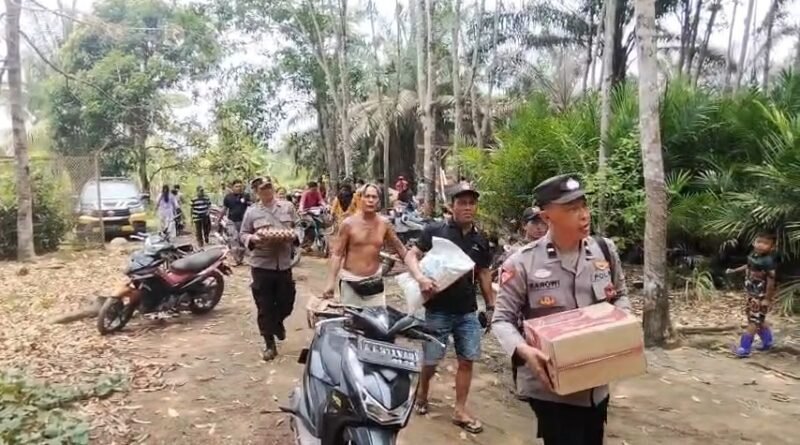 Polsek BTS Ulu Polres Musi Rawas Gerak Cepat Tangani Kebakaran, Lanjutkan Bakti Sosial dan Gotong Royong Bersama Warga