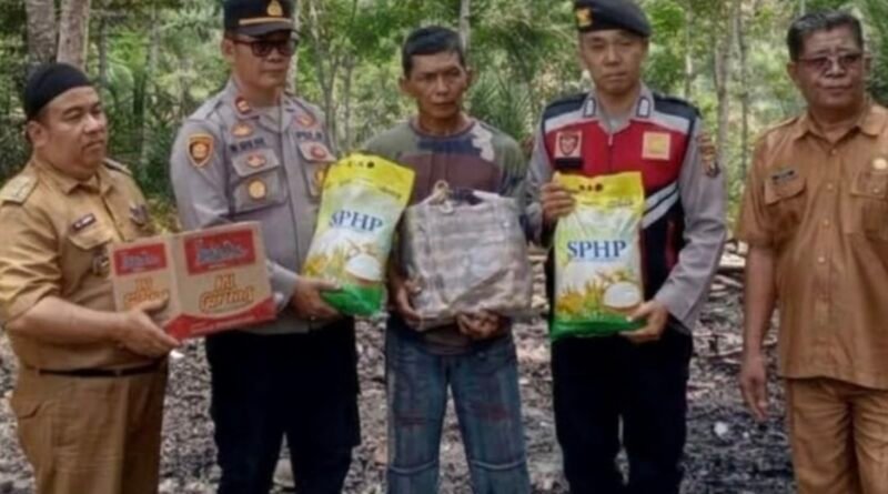 Polsek Jayaloka Polres Musi Rawas Salurkan Bantuan Sosial kepada Korban Kebakaran Rumah di Purwodadi