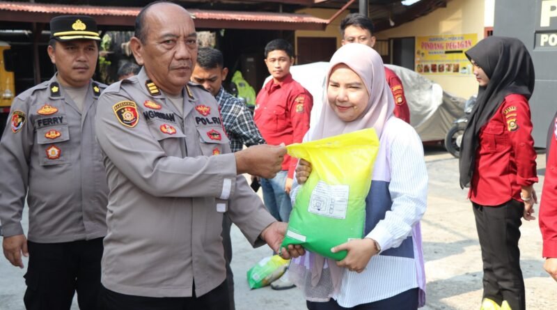 Peringati HUT Humas ke-75, Polres Musi Rawas Gelar Baksos dan Bagikan Sembako
