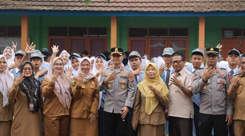 Kapolres Lubuk Linggau ,AKBP Catur Erwin Setiawan Turun Langsung ke Lingkungan Pendidikan guna Berinteraksi Sekaligus Memberikan Pembinaan Kepada Para Pelajar
