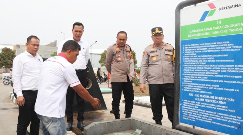 Pastikan Ketersediaan BBM, Kapolres Musi Rawas Turun Langsung Cek dua SPBU di Kabupaten Musi Rawas