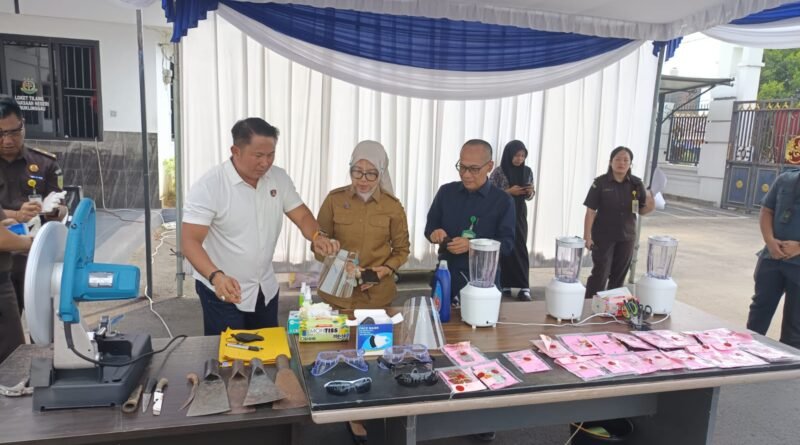 Kasat Resnarkoba Polres Lubuk Linggau Hadiri Pemusnahan Barang Bukti Senjata Tajam dan Dodos dengan cara ,Dipotong Hingga Tidak Dapat dipergunakan Kembali